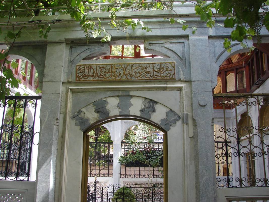 Mevlana’nın vasiyetini yerine getirmeyen isim kim? 7